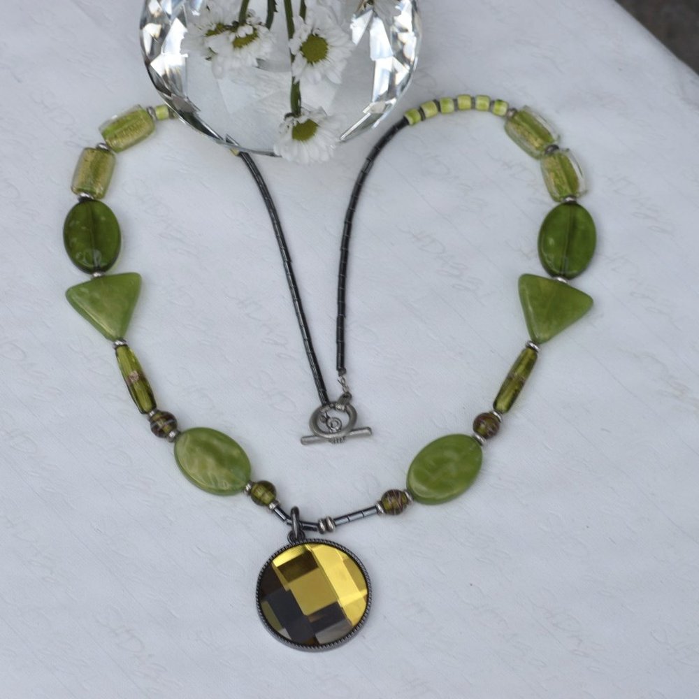 LIME GREEN BEADED NECKLACE